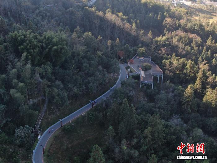 全国群众登山健身大会江西崇义站开幕 生态与健