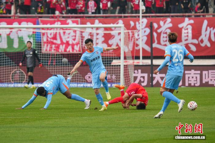 河南彩陶坊2-1力克云南玉昆 范晓恒镜头下的绿茵