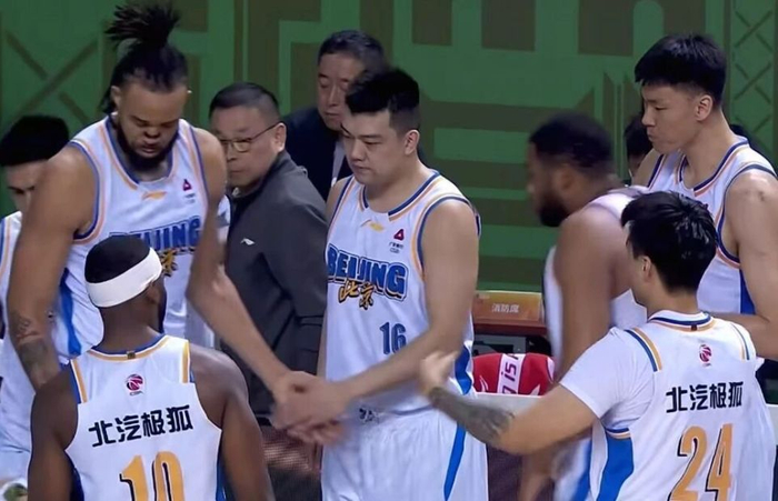 北京男篮惨败浙江男篮 跌出四强许利民怒斥球队