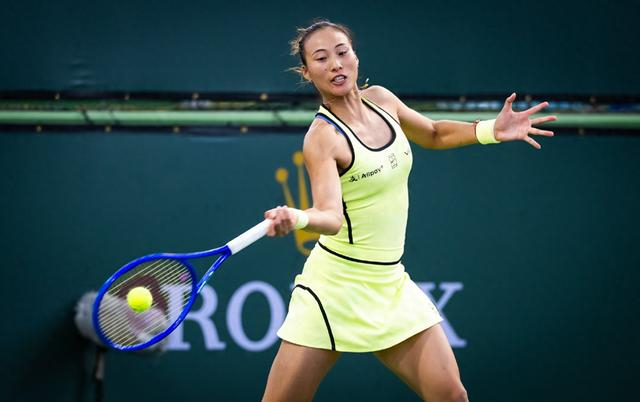 郑钦文苦战两盘不敌萨巴伦卡 顽强表现获对手点