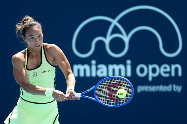 郑钦文苦战两盘不敌萨巴伦卡 顽强表现获对手点