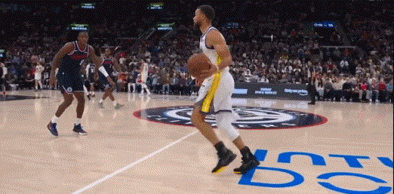 库里率勇士险胜小卡 绿军众将联手助阵