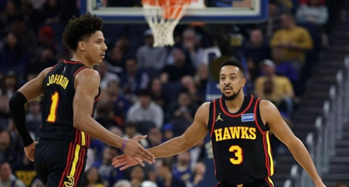 老鹰季后赛黑马之路：麦科勒姆控场经验成关键