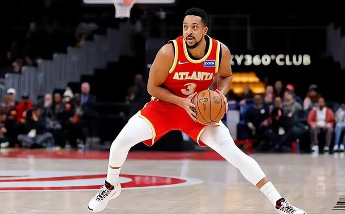 老鹰季后赛黑马之路：麦科勒姆控场经验成关键