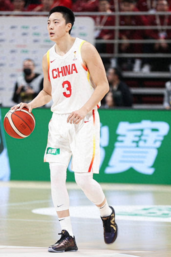胡明轩假摔争议引判罚尺度讨论