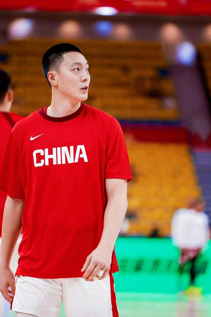 胡明轩假摔争议引判罚尺度讨论
