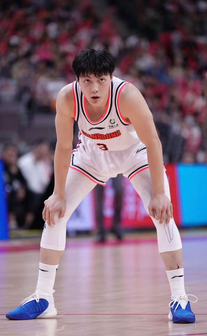 胡明轩假摔争议引判罚尺度讨论